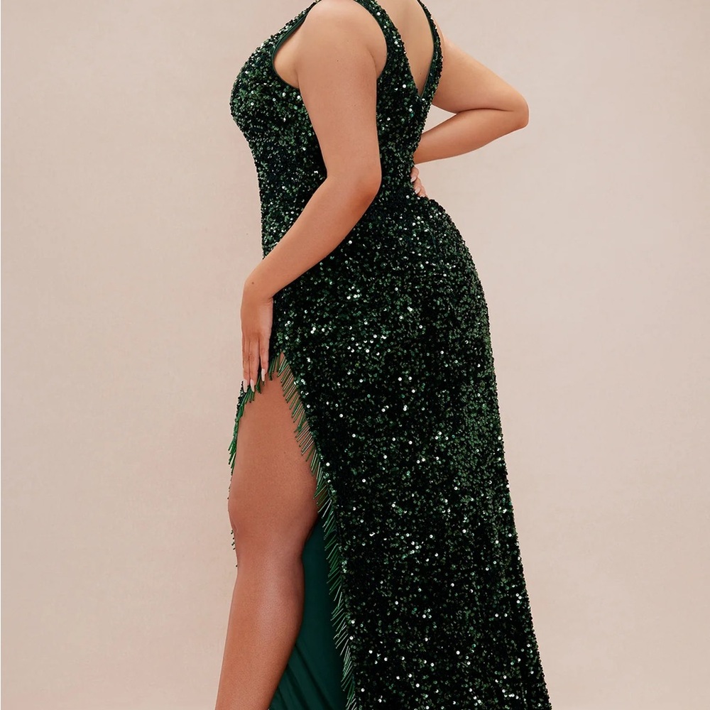 Elegant Green Sequin Evening Dress - Picture 4 of 4